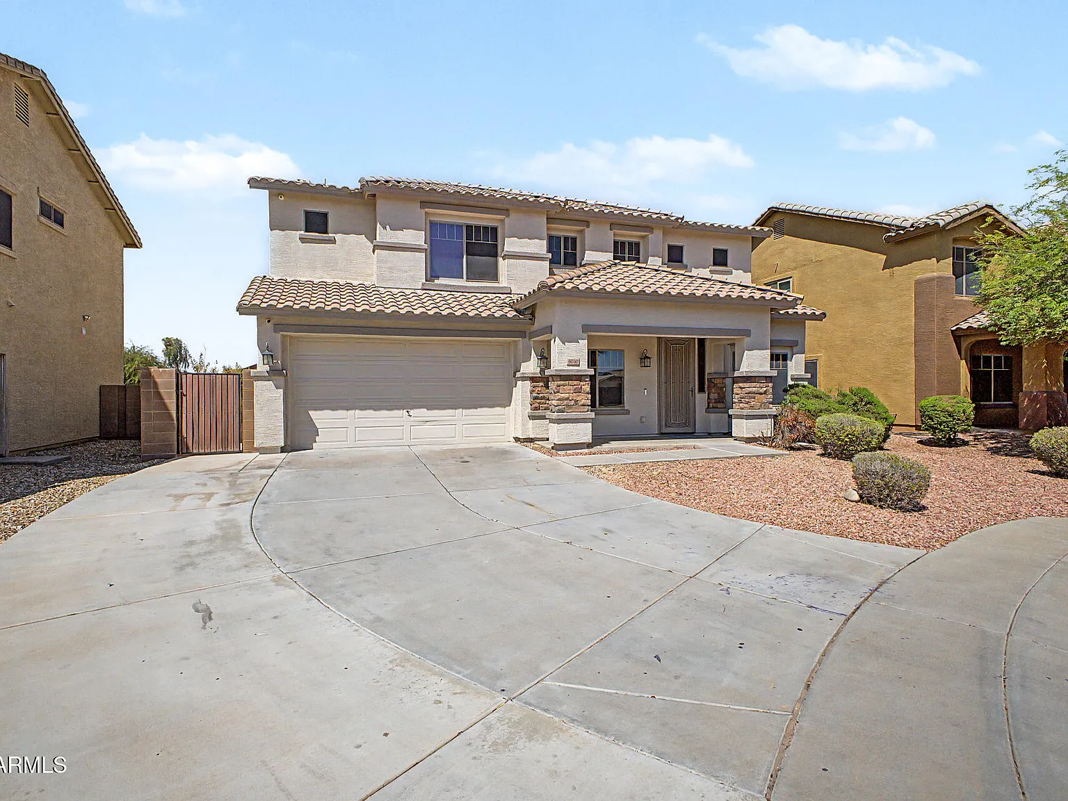 5 bed, 2.5 bath, 2867 sqft, $4,500 — Photo 2