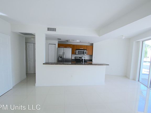 5th image of 6362 Collins Ave #301