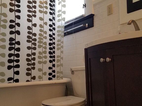 2nd image of 216 6th Ave NE APT 5