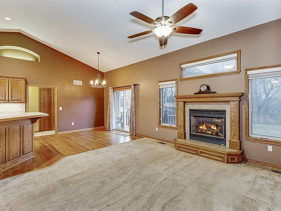 5th image of 1821 N Lakeside Dr