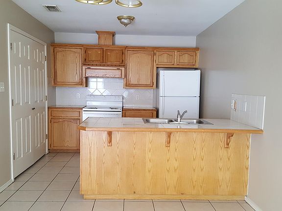 3rd image of 1412 Prosperity Dr APT A
