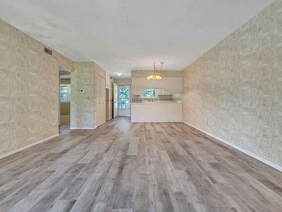 4th image of 1800 Country Club Dr Unit 219