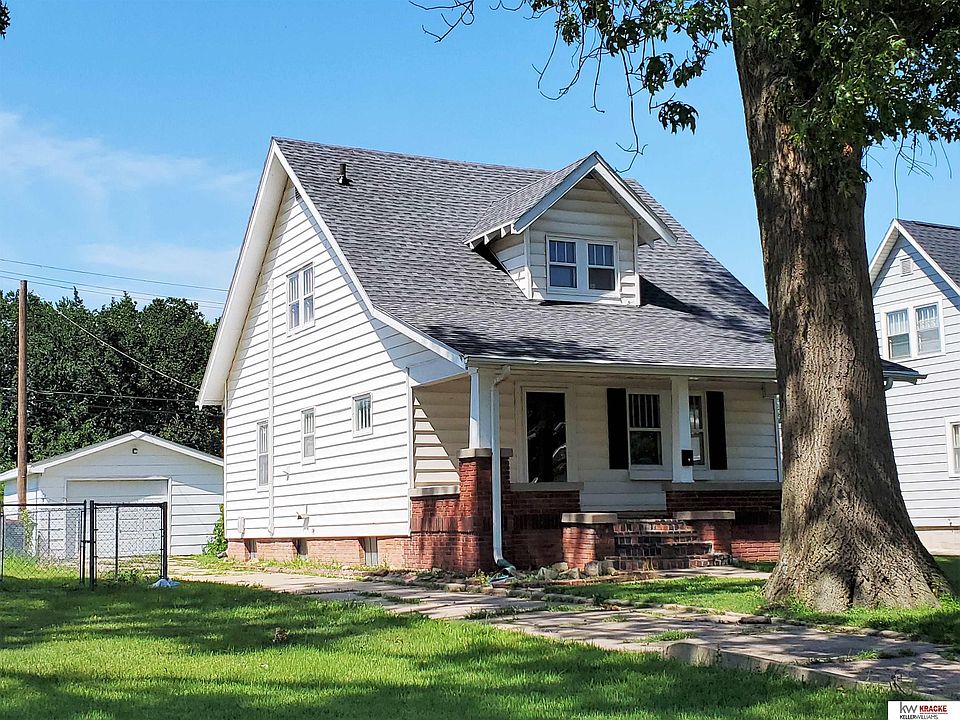 1608 Lincoln St Beatrice NE 68310 Zillow