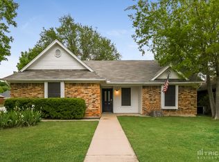 780 Hampshire Dr, Burleson, TX 76028