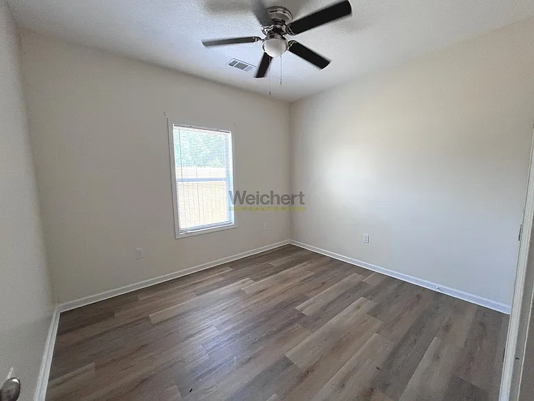 719 N 5th St — Photo 8