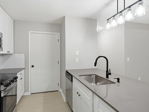 5th image of 9400 N Oak Trfy #314