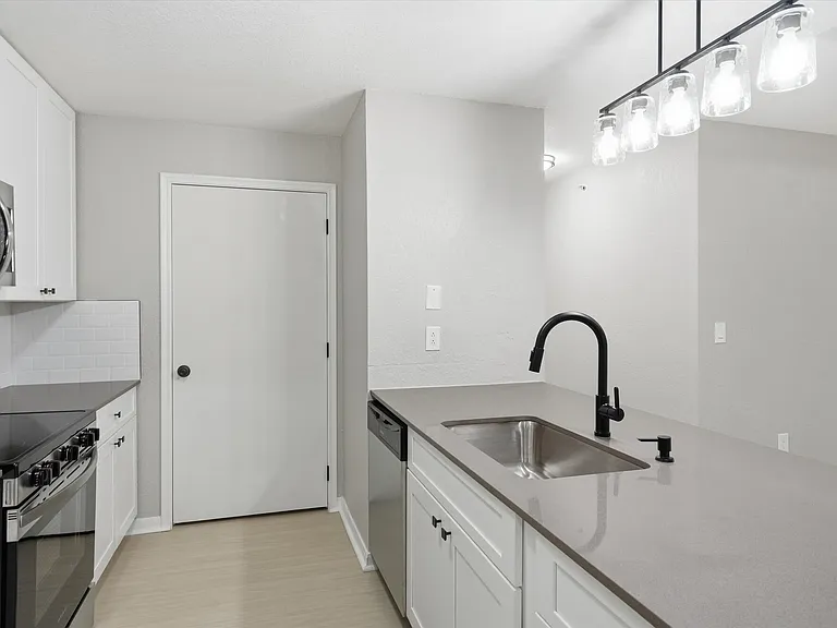 The Villas at North Oak — Photo 4