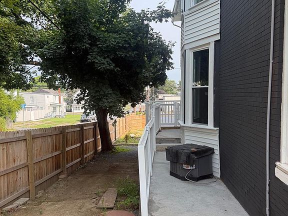 2nd image of 2000 Forster St