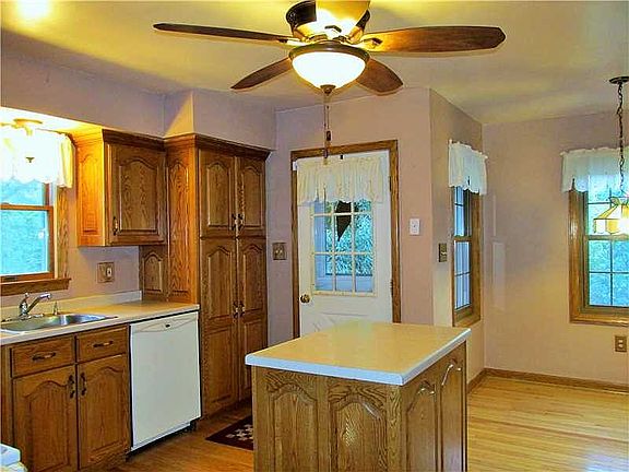 4th image of 1048 Logan Rd