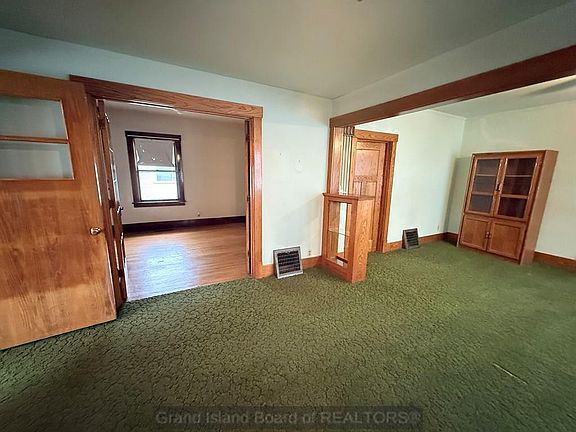 4th image of 814 W 12th St