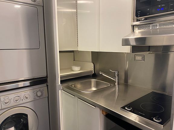 5th image of 11 E 128th St Ph 3