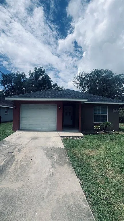 3 bed, 2.0 bath, 1439 sqft, $2,050 — Photo 2