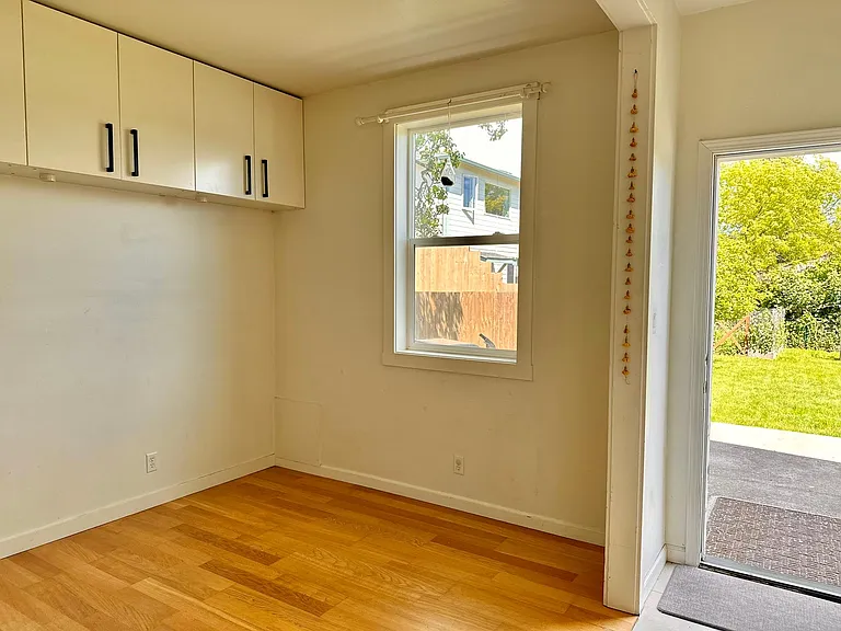 2728 Valencia St — Photo 7