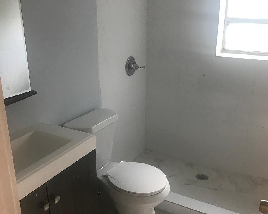 2nd image of 1215 NE 3rd Ave