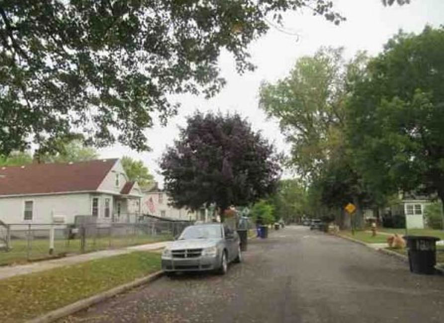 Exterior Neighborhood (street photo)