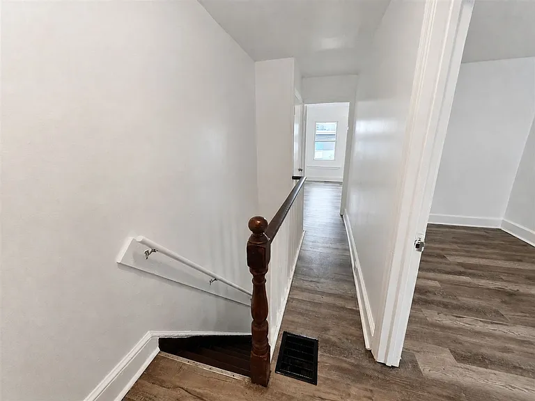 317 E 13th St — Photo 10