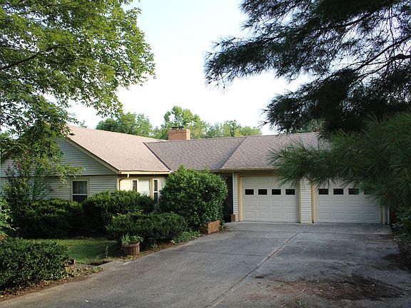 3rd image of 33 Woody Knoll Dr