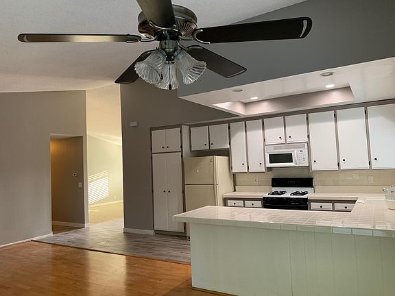 5th image of 406 Laspino Ln
