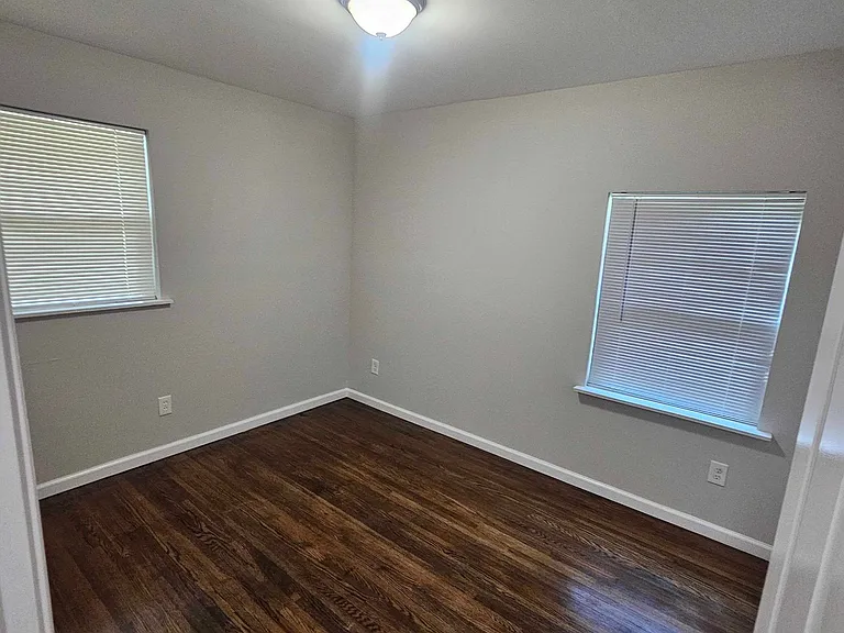 420 Macdougall Dr — Photo 5