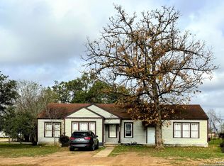 1000 E 2nd, Nixon, TX 78140