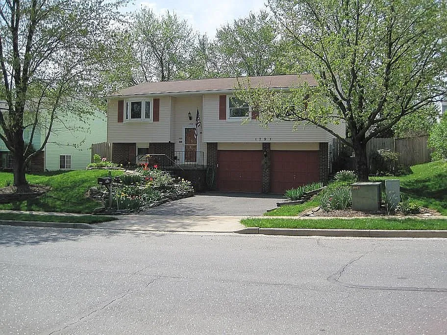1793 Valleyside Dr photo 1