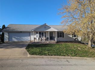 909 Boone Terrace Dr, Marthasville, MO 63357