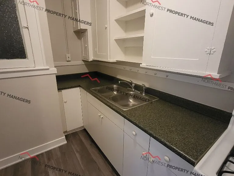 509 N Rock St — Photo 5