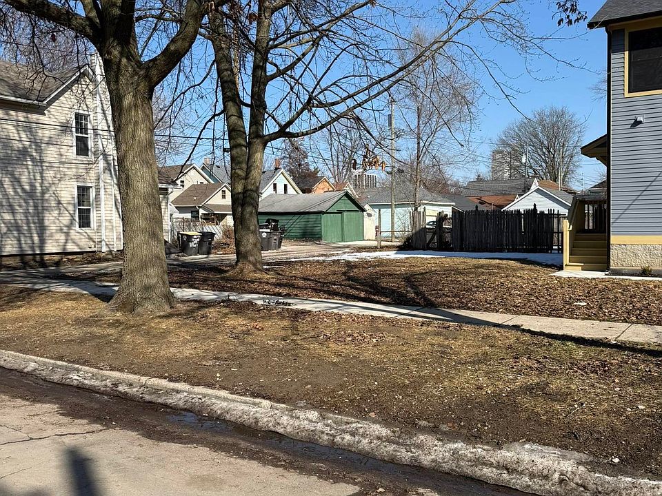 2nd image of 1215 Jackson St