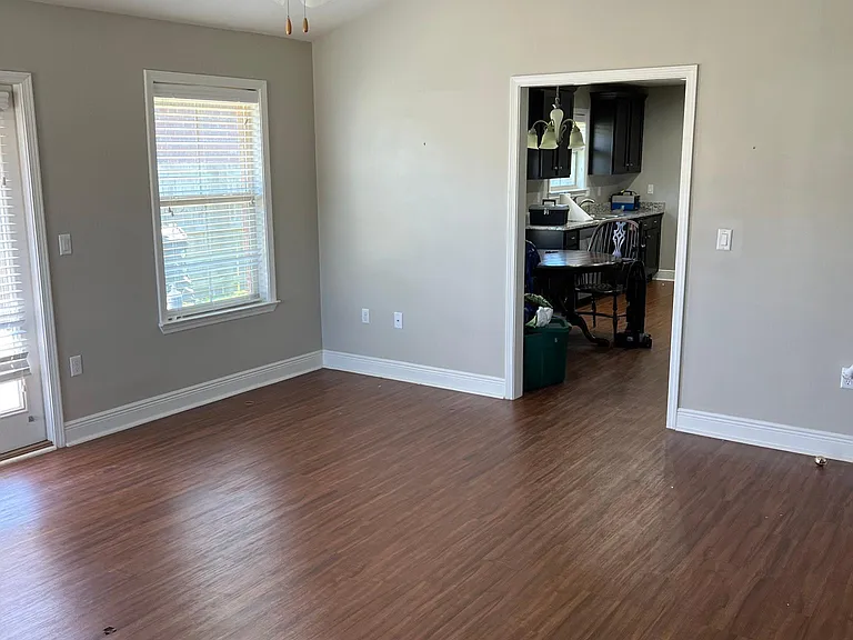414 Ellington Ave — Photo 7