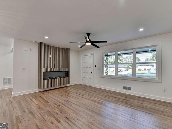 3rd image of 2181 Juanita St