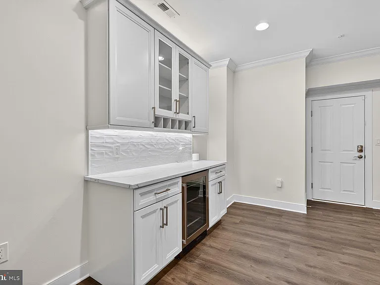 619 E Custis Ave — Photo 29