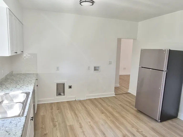 1025 Kenneth Ave #1 — Photo 7