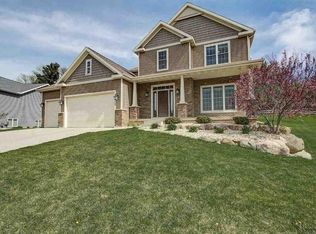 460 Matterhorn Dr, Verona, WI 53593