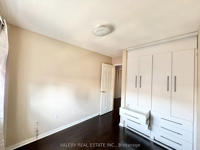 80 Acorn Pl #61 — Photo 11