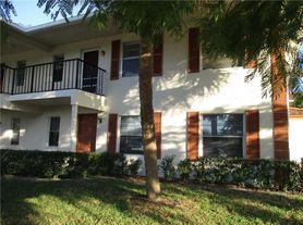 9905 Three Lakes Cir, Boca Raton, FL