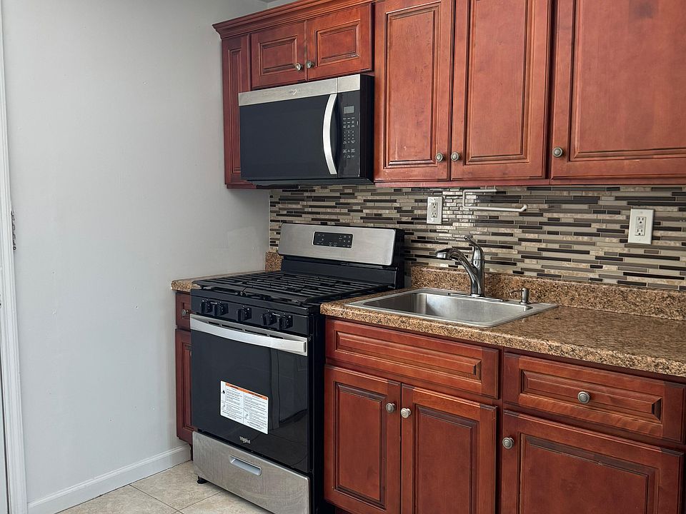 1st image of 221 Woodland Ave #2