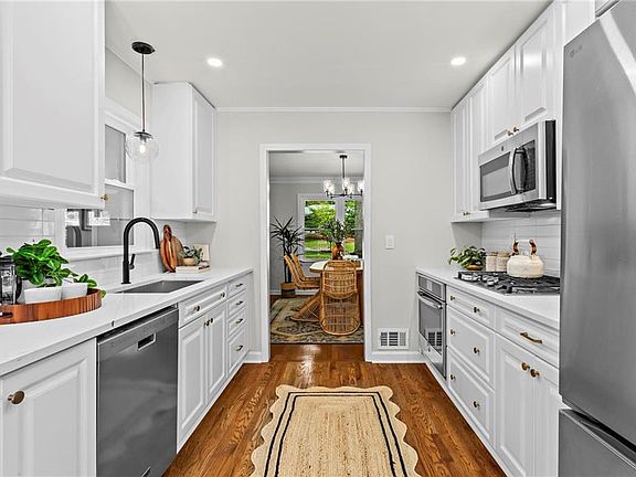 3rd image of 2875 Greenbush Pl