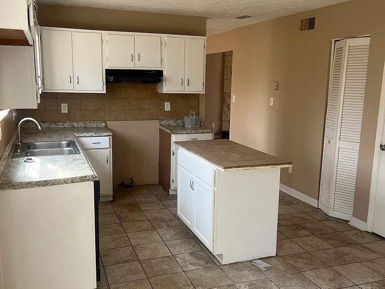 5355 Greenhedge Trl — Photo 3