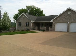 684 Graf Ct, Durango, IA 52039