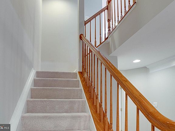5th image of 4221 Upper Park Dr