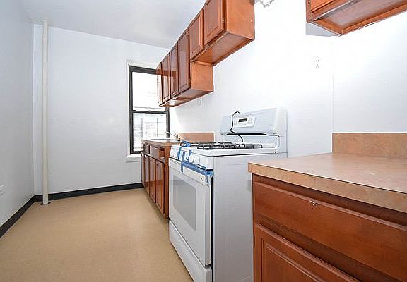 3rd image of 2333 Loring Pl N APT 1