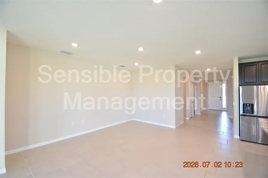 4 bed, 2.5 bath, 2037 sqft, $2,600 — Photo 4