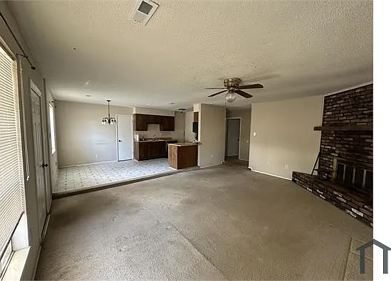 3 bed, 1400 sqft, $1,400 — Photo 2