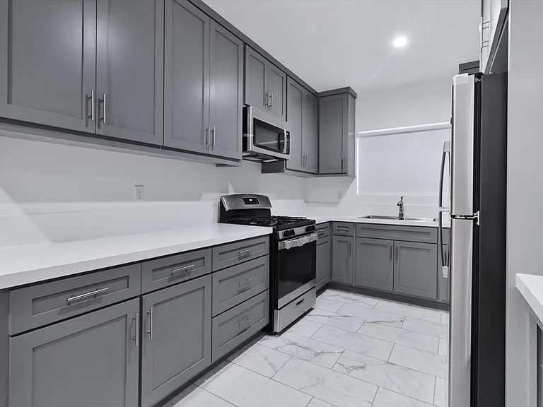 10609 S Inglewood Ave — Photo 11