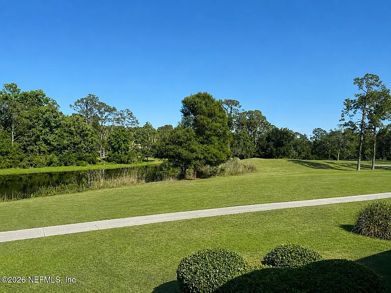 407 Augusta Cir — Photo 17