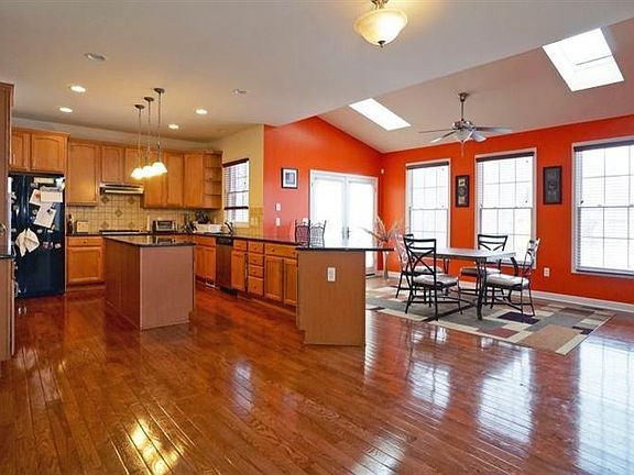 3rd image of 9051 McKendry Dr