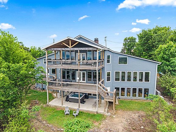 3rd image of 896 Mount Riante Rd