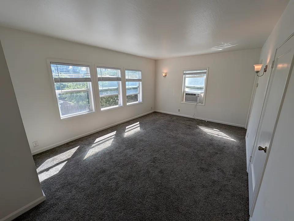 1587 2nd Ave #1