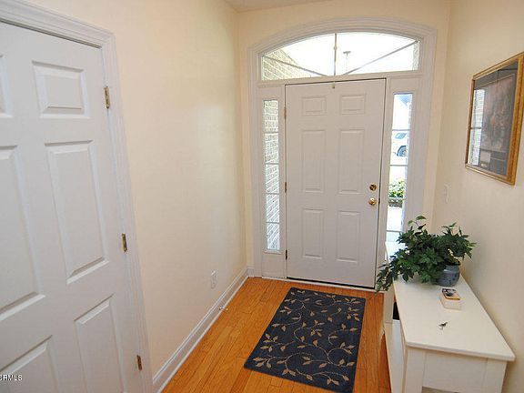 3rd image of 1028 Towns Court