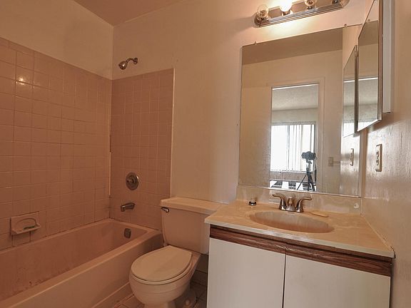 5th image of 119 Hampshire Dr